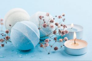 入浴剤とバスソルトの違いは？それぞれの特長やおすすめ商品を紹介