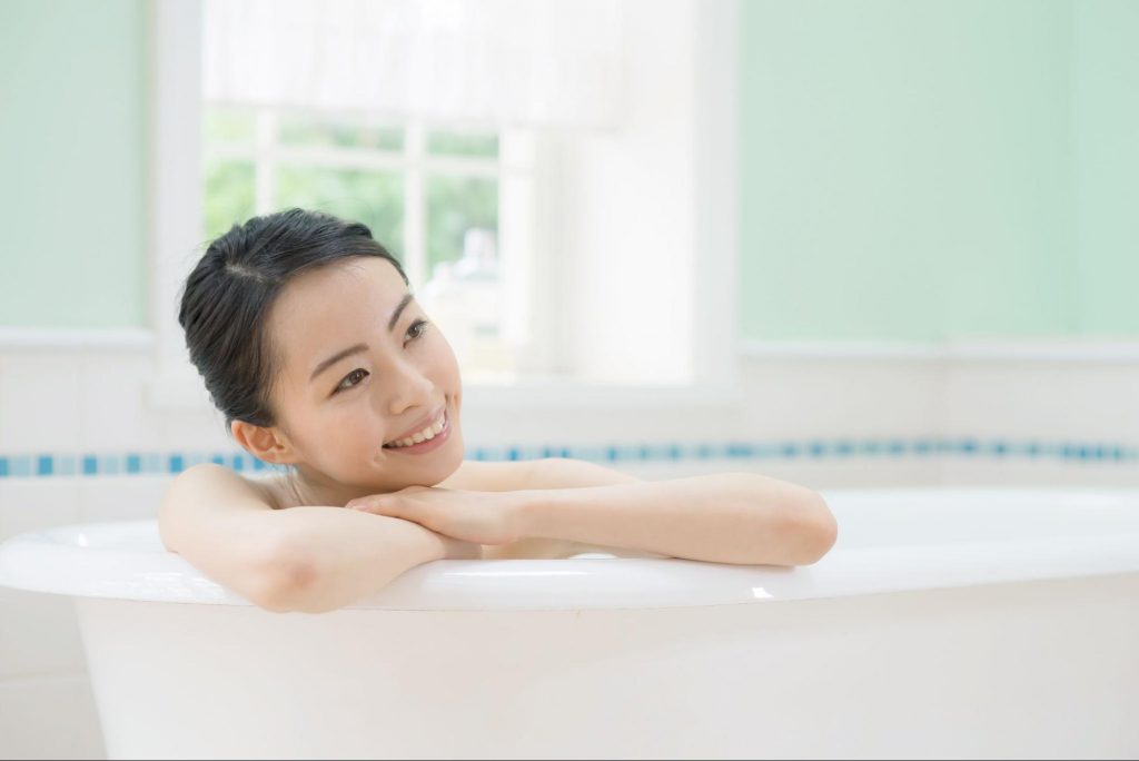 入浴剤でリラックスタイム！シーン別おすすめの香りも紹介