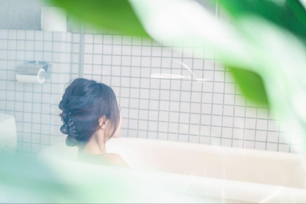 入浴剤で冷え症対策！おふろで身体を温めるコツも紹介