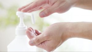 アルコール消毒にはどんな効果がある？メリットや使い方の手順、おすすめの製品を紹介